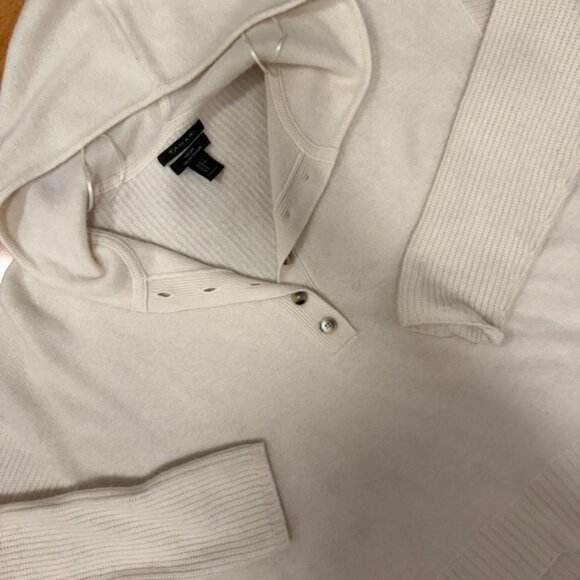 100% 2-ply Cashmere Sweater with Hood - Picture 2 of 4